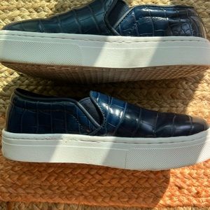 Sam Edelman size 5, navy croc, slip on, platform sneaker.